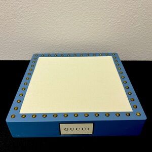 Gucci eyewear display